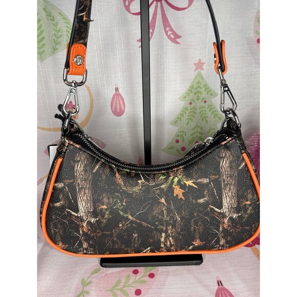 Von Dutch Outdoors Shoulder Bag - Picture 4 of 7